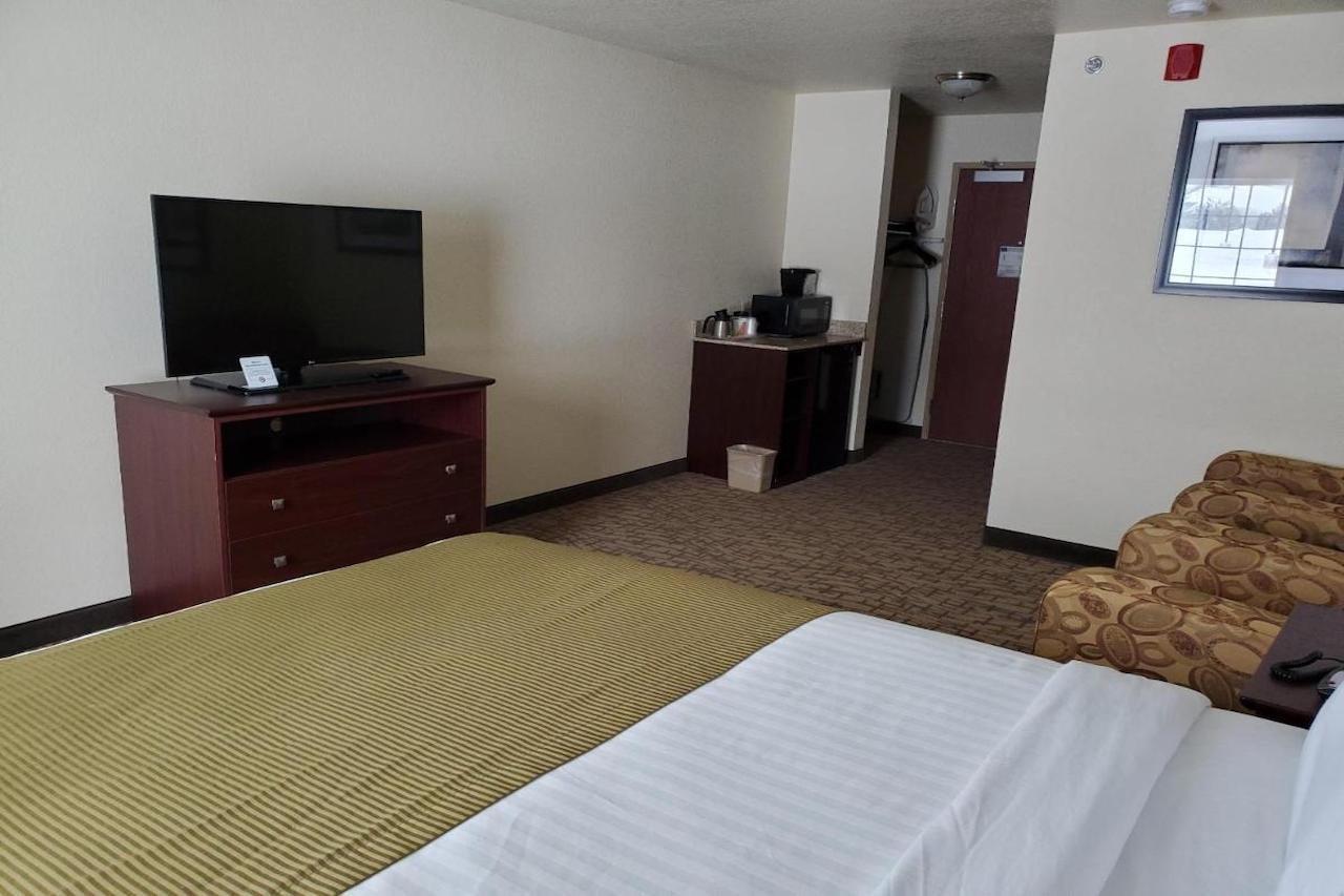 Cobblestone Inn & Suites - Barron Экстерьер фото